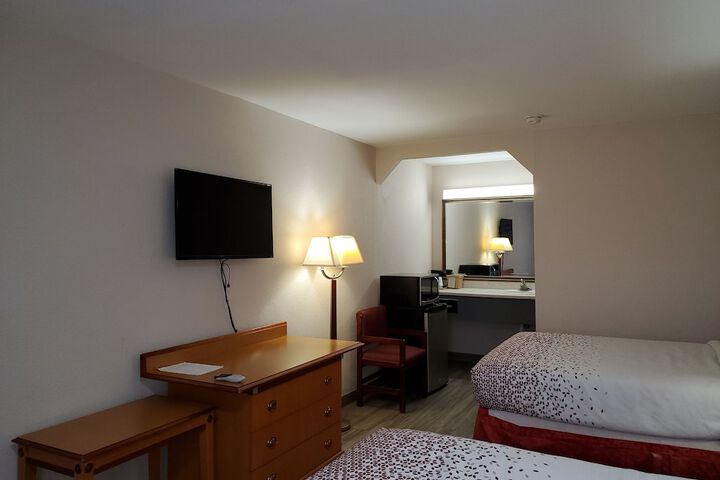 2 Double Beds (19 of 27)