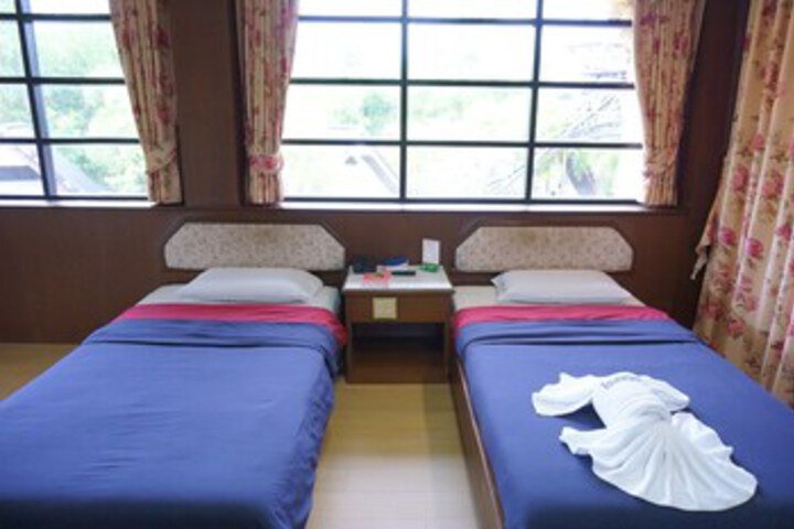 Room 28 of 50