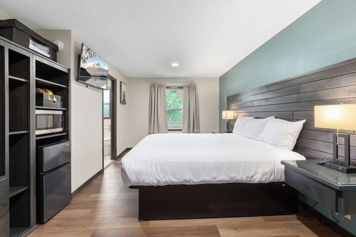 Standard Studio 1 King Bed (6 of 10)