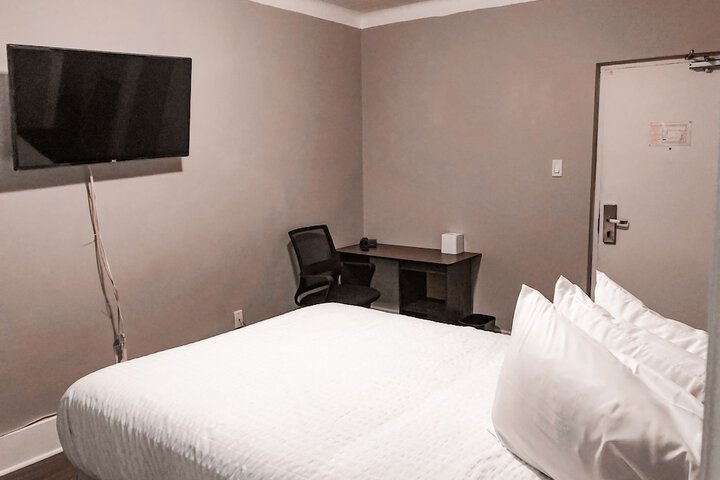 1 Queen Bed (22 of 33)
