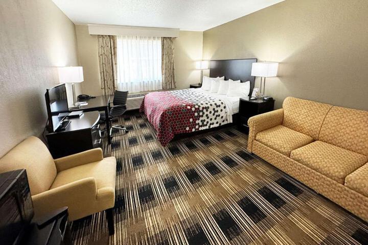 Business King Bed (1 of 8)