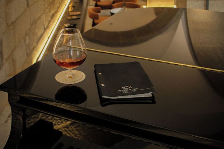 Lounge 93 of 132
