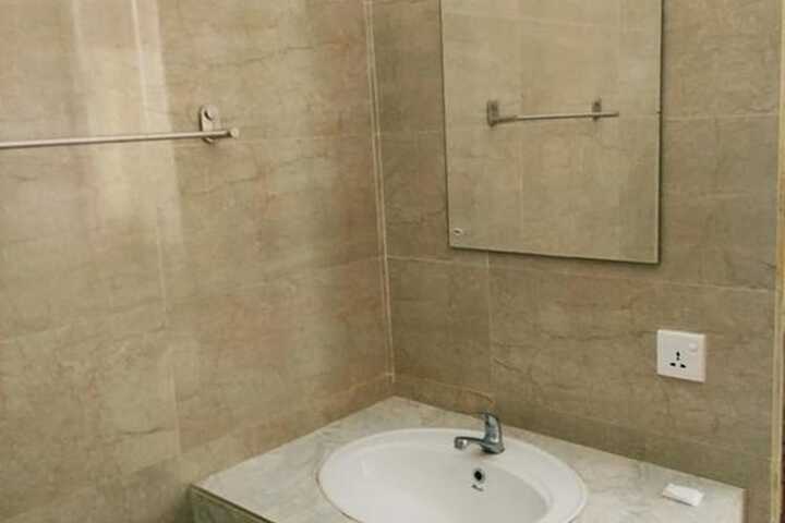 Room 8 of 13