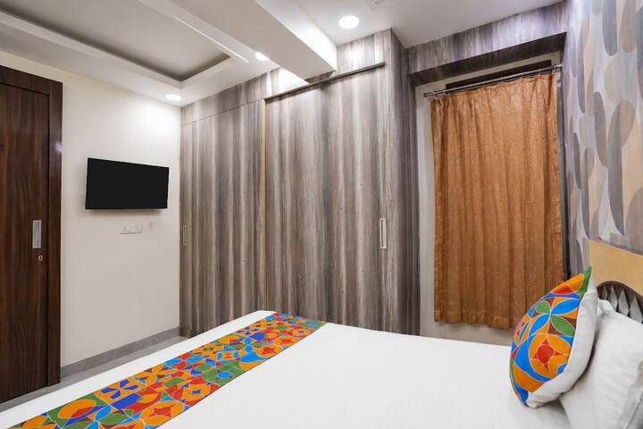 Room 9 of 28