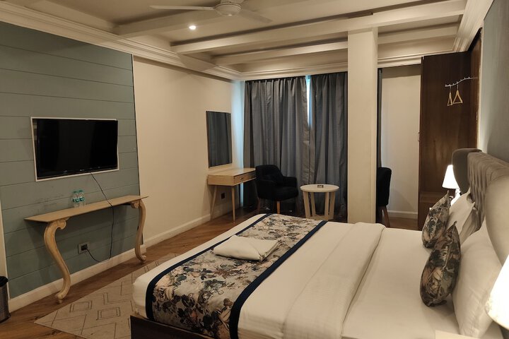 Room 27 of 53