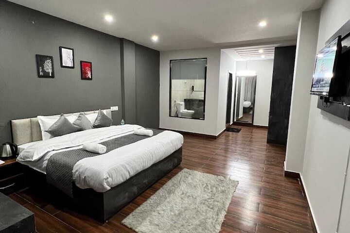 Room 10 of 20