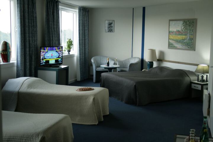 Room 7 of 19
