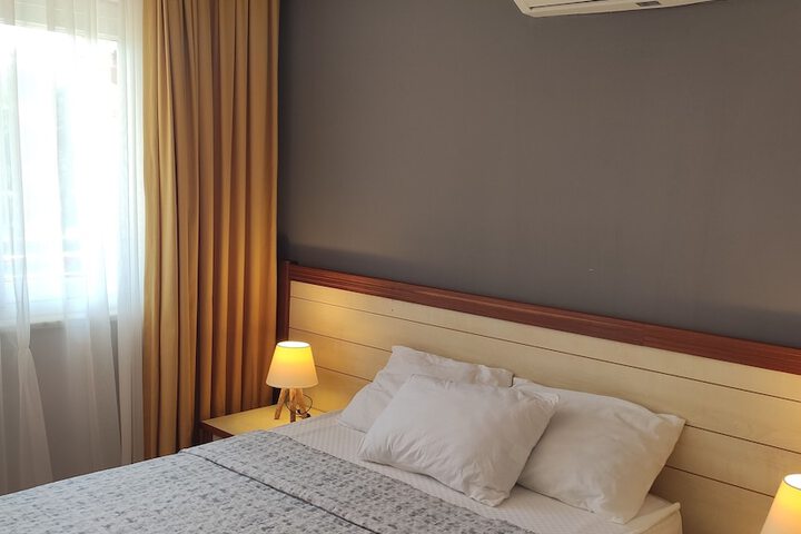 Room 6 of 33