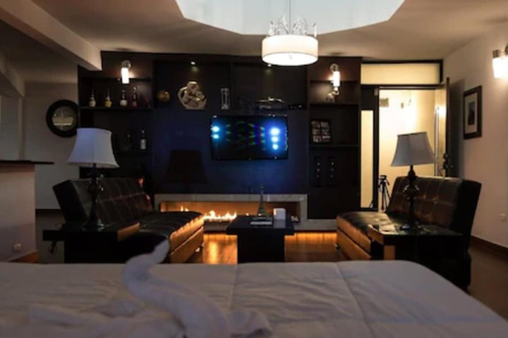 Room 6 of 32