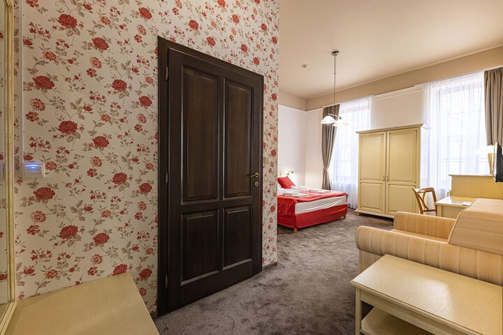 Room 3 of 74