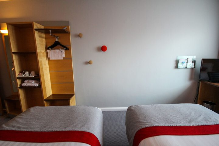 Room 5 of 60