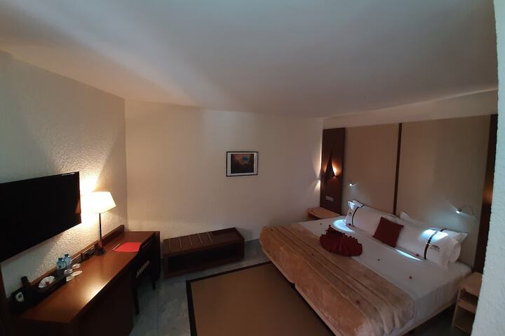 Room 7 of 103
