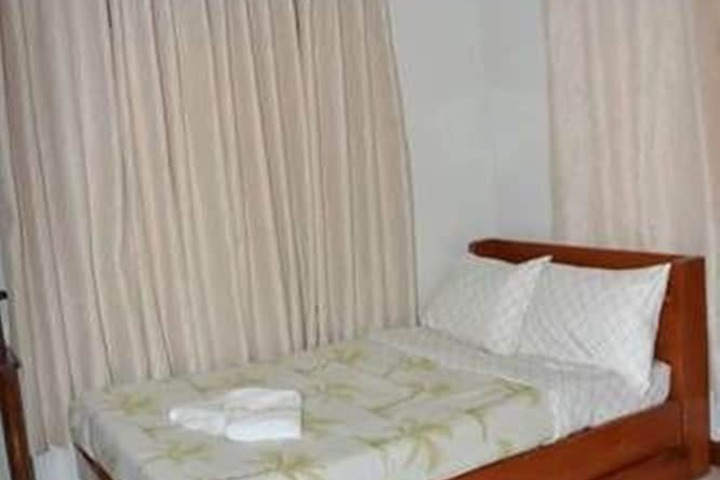 Room 7 of 12