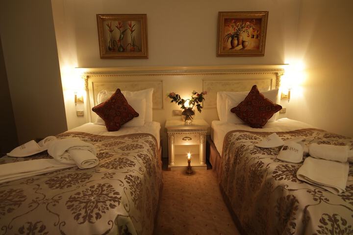 Room 15 of 77