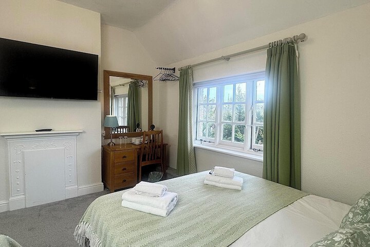 Room 4 of 24