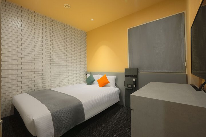Room 15 of 48