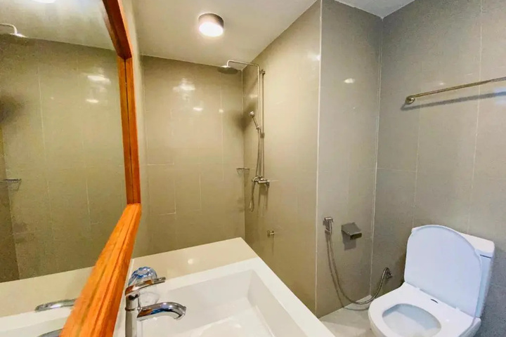 Room 6 of 21