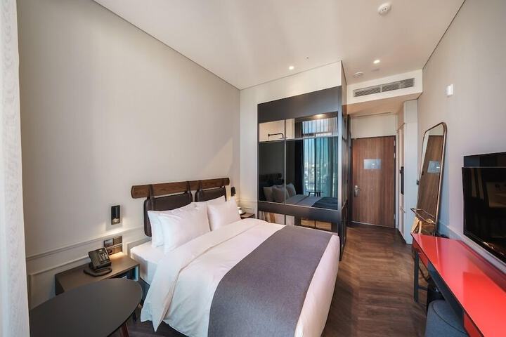 Room 10 of 35