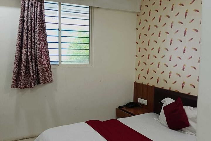 Room 3 of 27