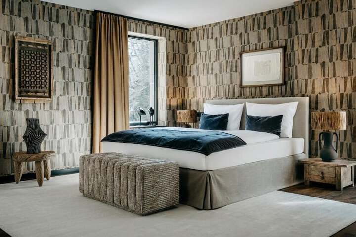 Room 2 of 10