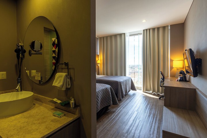 Room 27 of 100