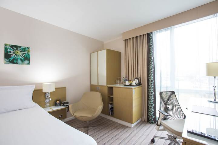 Room 26 of 85