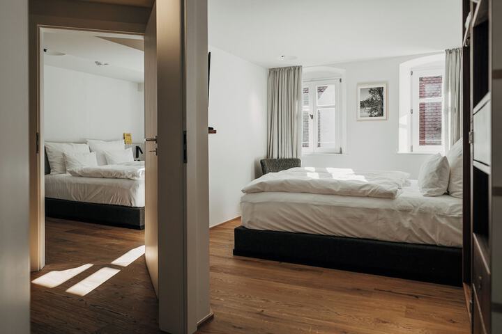 Room 4 of 83