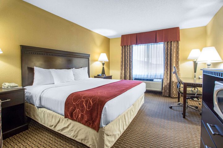 1 King Bed Suite (24 of 37)