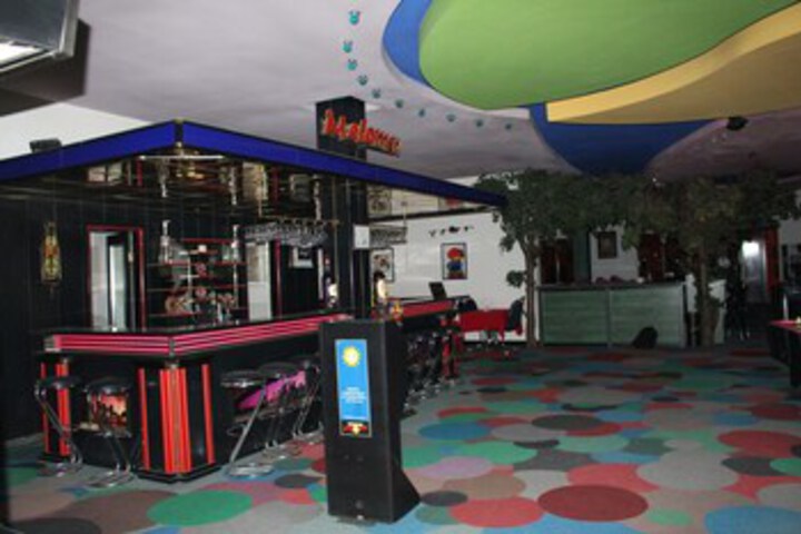 Lounge 18 of 61
