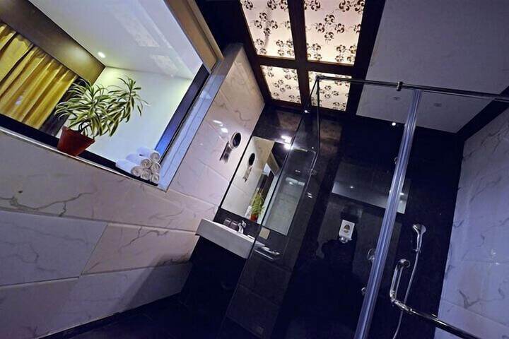 Room 26 of 43