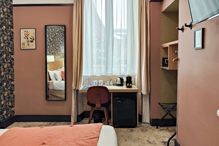 Room 44 of 122