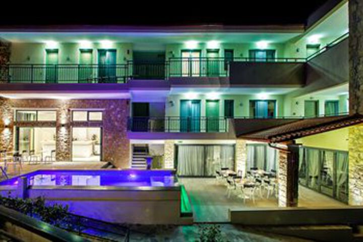 Hotel Exterior 10 of 43