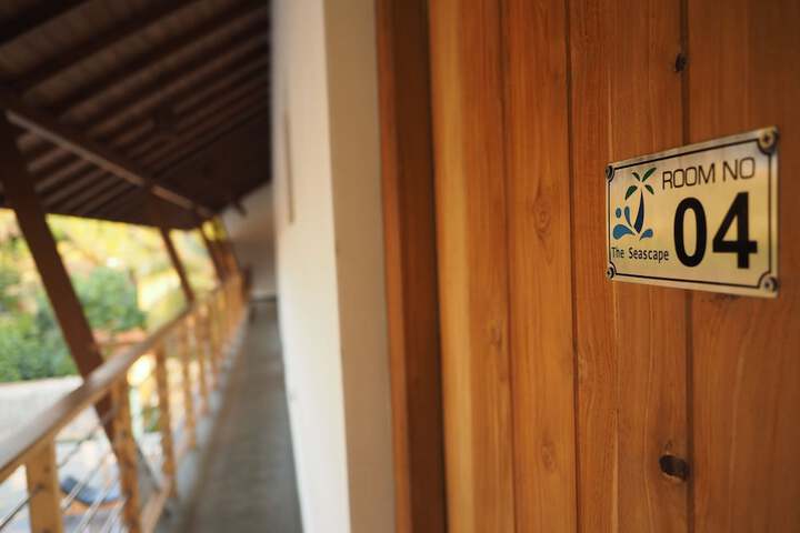 Room 3 of 70