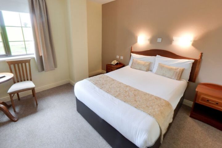 Room 3 of 28