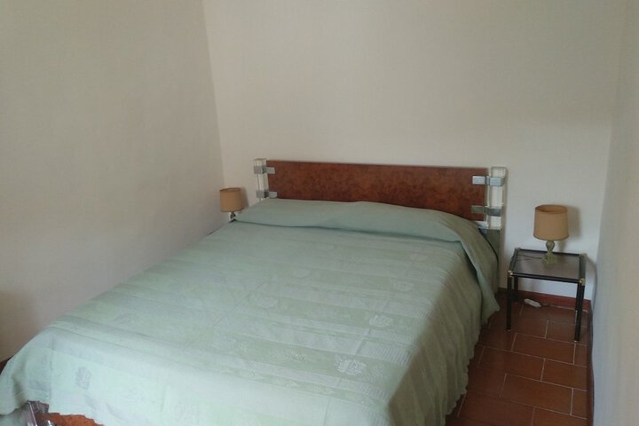 Room 8 of 33
