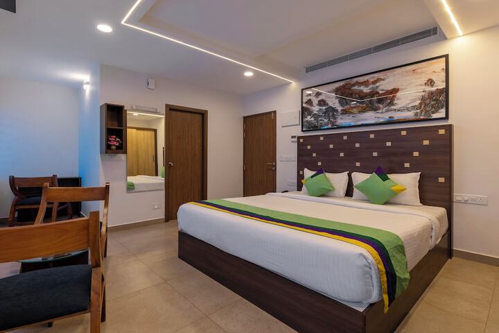 Room 12 of 28