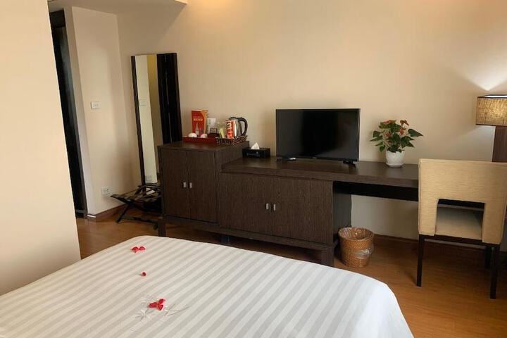 Room 28 of 77