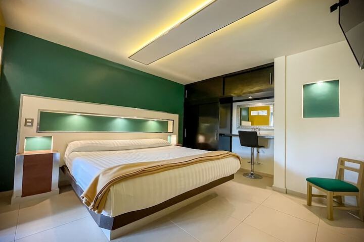 Room 5 of 16