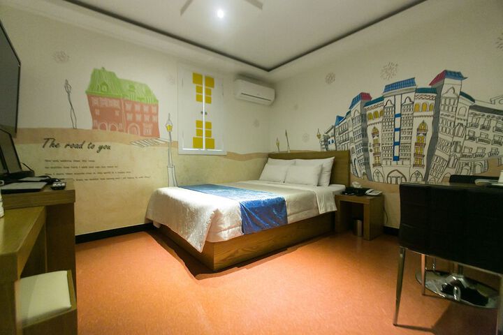 Room 6 of 42