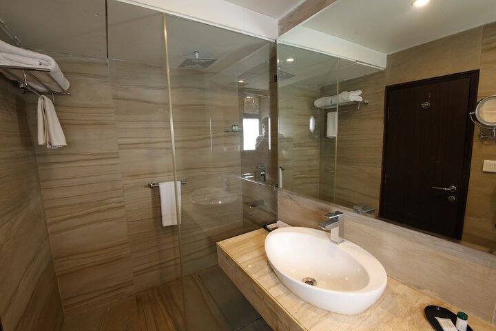Room 21 of 38