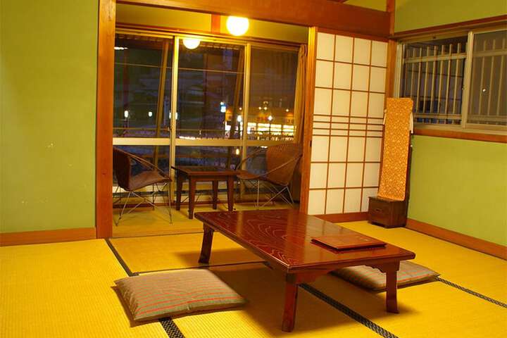 Room 2 of 58