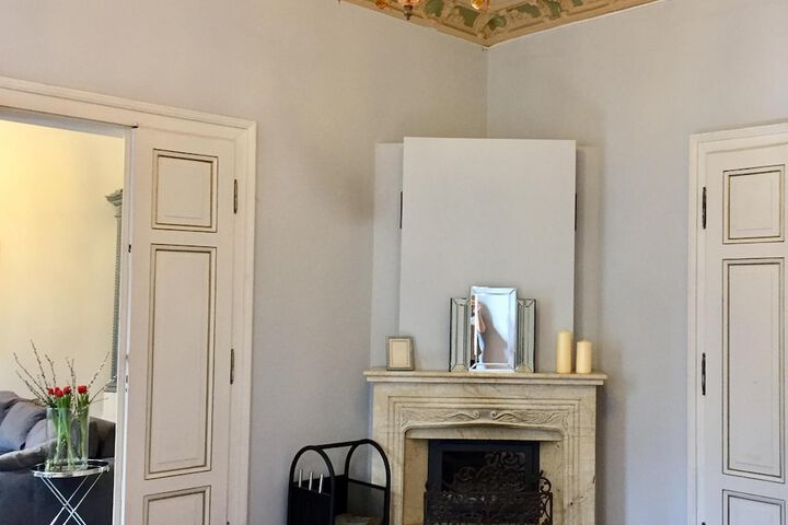 Room 11 of 37