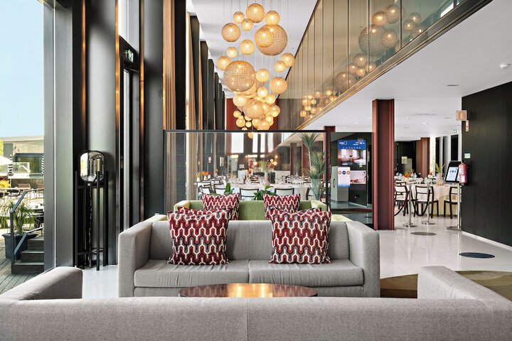 Entrance & Lobby