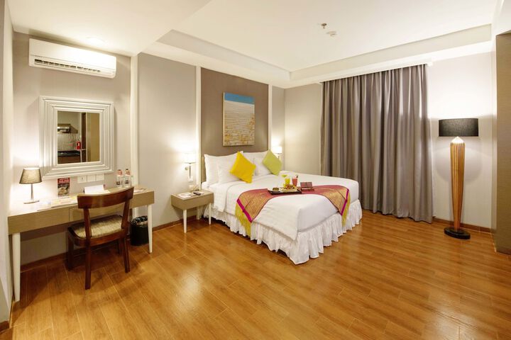 Room 12 of 32