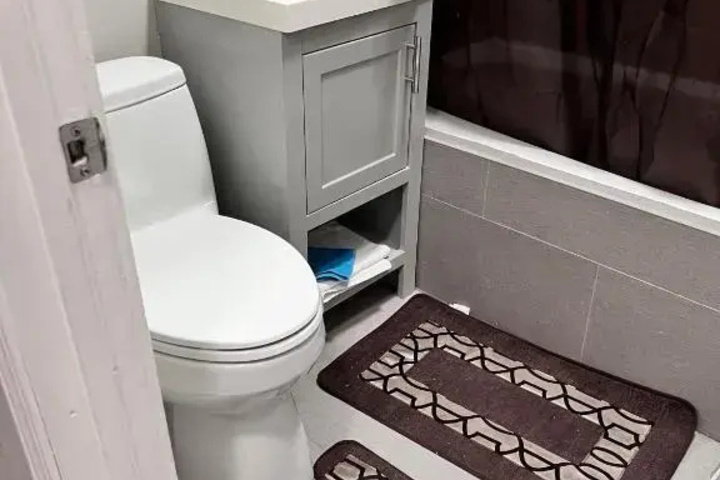 Room 6 of 12