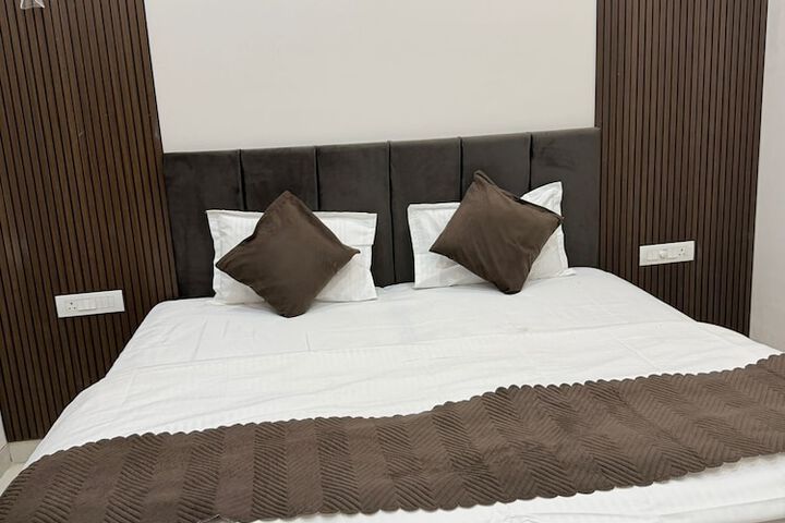 Room 5 of 36