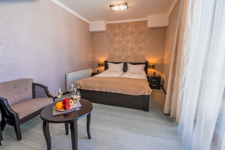 Room 25 of 104