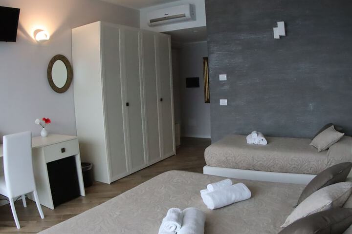 Room 43 of 194