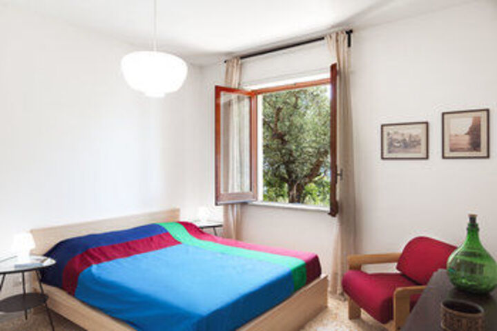 Room 8 of 18