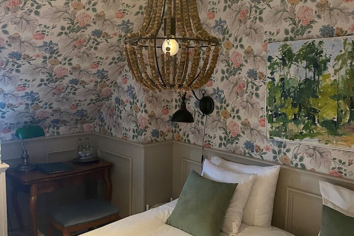 Room 12 of 74